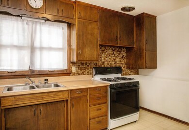 1260 Sheldon St, Waterloo, IA 50701 - photo 7