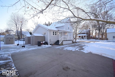 724 N Dewey St, Owosso, MI 48867 - photo 4