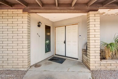910 E 10th Pl-1