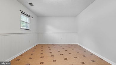 10748 Hollaway Dr, Upper Marlboro, MD 20772 - photo 3