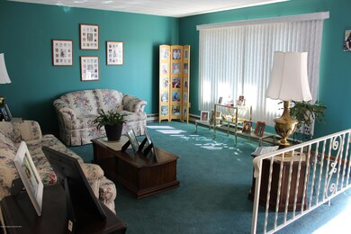 112 Laurel Ln, Taylor, PA 18517 - photo 6