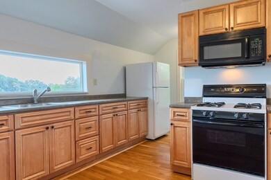 20 8th St unit B, Lowell, MA 01850 - photo 5