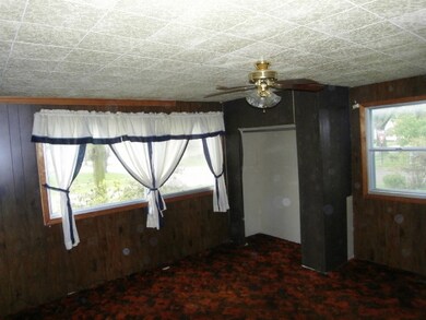 1621 Washington St, Cedar Falls, IA 50613 - photo 4