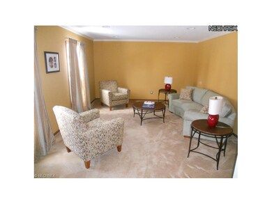 Light & Bright Living Room. Neutral Decor.