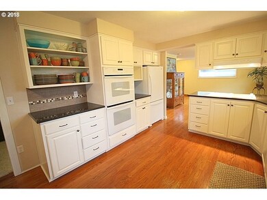 1094 President St, Eugene, OR 97401 - photo 4