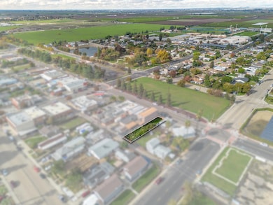 530 Fresno St, Parlier, CA 93648 - photo 3