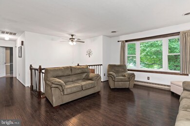 216 E Carpenter Ave, Myerstown, PA 17067 - photo 3