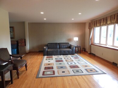 Spacious lvingroom