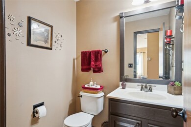 3335 Stoneview Cir SW unit 3335, Cedar Rapids, IA 52404 - photo 6