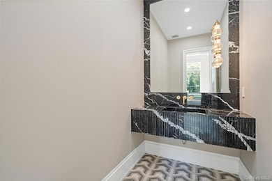 12 Quaker Ridge Dr, Glen Head, NY 11545 - photo 5