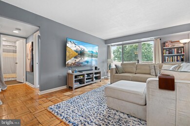 Town Square Towers unit 215, Washington, DC 20024 - photo 4