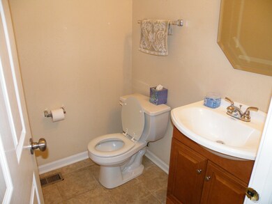 1059 Viewpoint Dr, Lake In the Hills, IL 60156 - photo 5