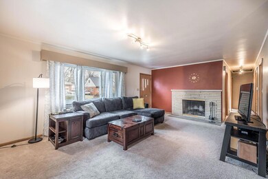 715 Latham Ct-4