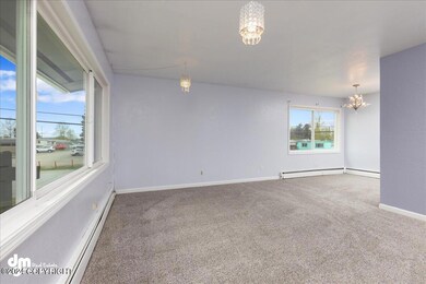 06-Upstairs Living Room 20240517-DW-2458