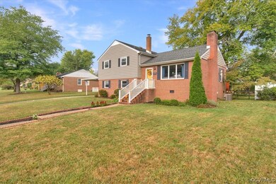 View of front facade with a front yard