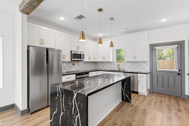 6813 Parkhurst Dr unit B, Houston, TX 77028 - photo 4