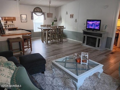 04-living rm and dining rm