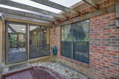 319 319 Amberwood Cir, Tyler, TX 75701 - photo 3