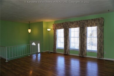 203 Pine Cir, Dunbar, WV 25064 - photo 3