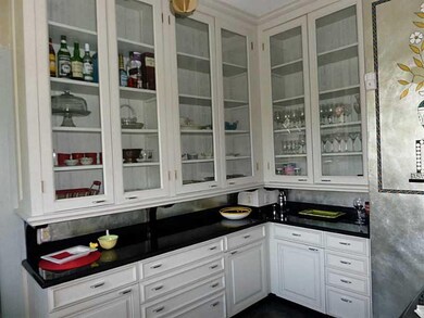 Kitchen. Wet Bar