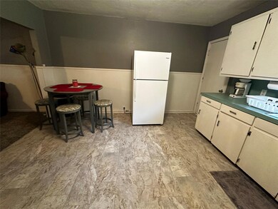 1712 Redwood Dr, Cleburne, TX 76033 - photo 7