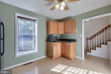 953 E Maple St, Palmyra, PA 17078 - photo 4