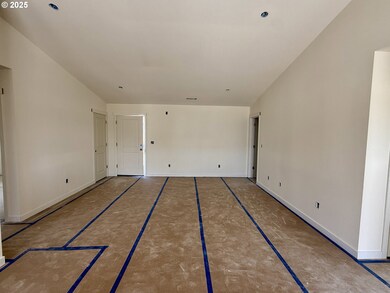 Living Room/Entrance