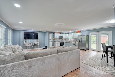 80 Morgan St, Marion, NC 28752 - photo 5