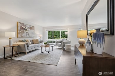 Make this unit at Heatherstone your gateway to delightful Bellevue living!