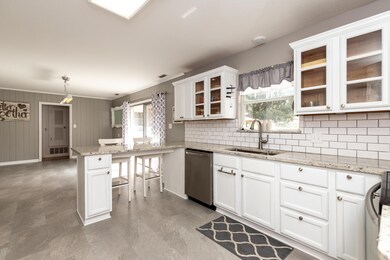 1627 Mount Vernon Dr, Jacksonville, FL 32210 - photo 6