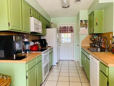 4865 Kentington Dr, Alvin, TX 77511 - photo 3