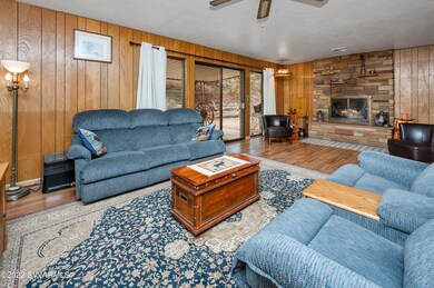 008_Living Room