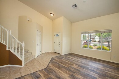 04_Front Room2