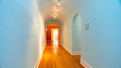 Wide barrel ceiling gallery hallway