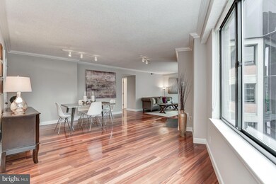 3 Washington Cir NW unit 701, Washington, DC 20037 - photo 3