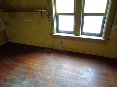 2046 E Grand Ave, Des Moines, IA 50317 - photo 4