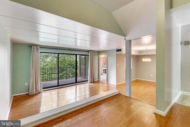 108 Roberts Ln unit 201, Alexandria, VA 22314 - photo 2