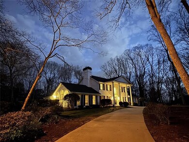 Circular driveway leading up to the front of the e