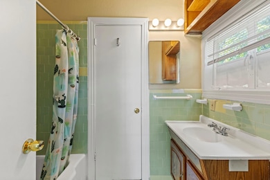 Bathroom featuring shower / bath combo with showe