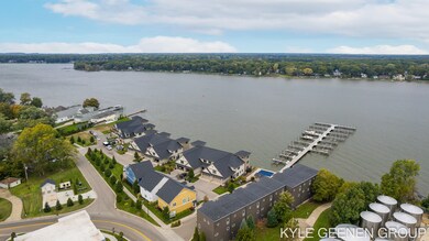 377 Macatawa Pk, Holland-15