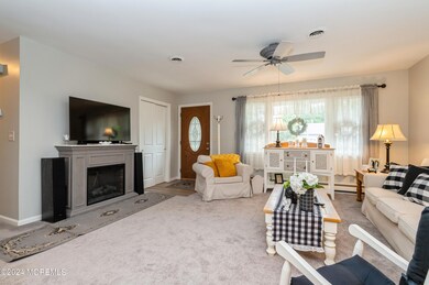 08_108GeorgetownRd_10004_LivingRoom_HiRe