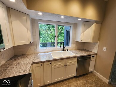 70 Lookout Ridge Dr, Columbus, IN 47201 - photo 7