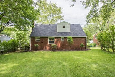 Level backyard, perfect for entertaining!