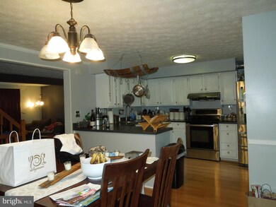 10604 Delfield Ct, Laurel, MD 20723 - photo 2