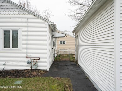 1 Kings Ct, Albany, NY 12211 - photo 4