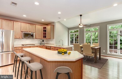 8622 James Creek Dr, Springfield, VA 22152 - photo 3