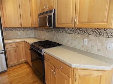 1539 Fieldcrest Dr, Kitchen Backsplash