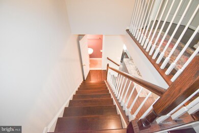 8932 Singleleaf Cir, Lorton, VA 22079 - photo 2