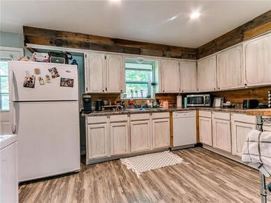 2110 N Leo Ave, Shawnee, OK 74804 - photo 4