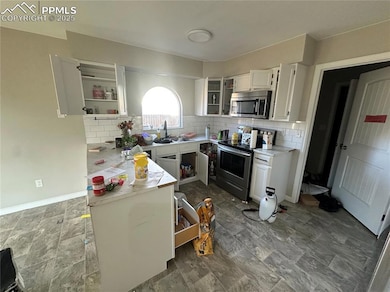 Kitchen featuring tasteful backsplash, appliances 